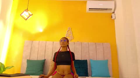 Snapshot of _mai_1 chatting on February 18, 8:38 pm May online show from February 18, 8:38 pm