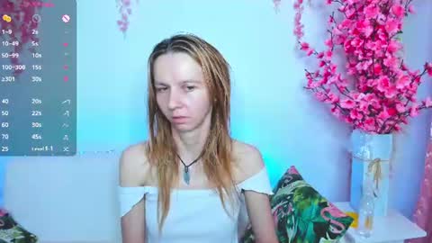 Snapshot of _mari_so chatting on August 9, 2:33 pm Scarlett online show from August 9, 2:33 pm
