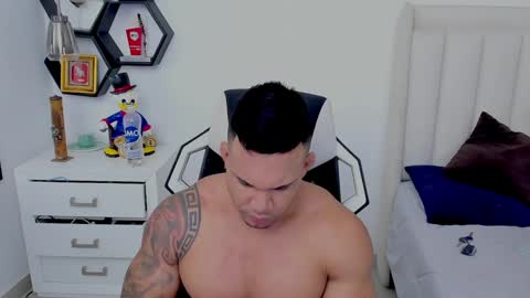 _matthew_santos_ online show from December 15, 12:06 pm