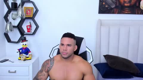 _matthew_santos_ online show from January 25, 11:11 pm