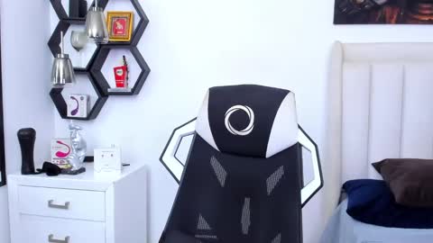 _matthew_santos_ online show from February 28, 12:10 am