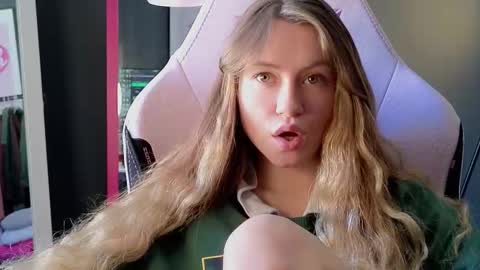 Snapshot of _mavka chatting on February 25, 12:26 pm Elisa online show from February 25, 12:26 pm