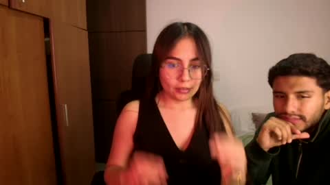Snapshot of _maxxx1_ chatting on June 12, 2:32 am max and abby online show from June 12, 2:32 am