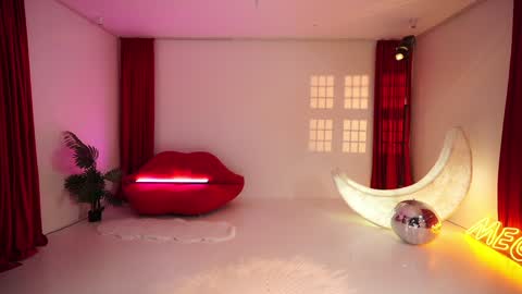 Snapshot of _meganmeow_ chatting on February 27, 6:41 pm Saturday - start 2030-2130 GMT online show from February 27, 6:41 pm