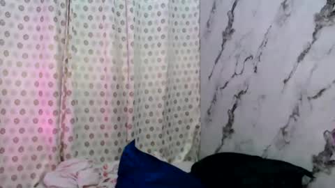 Snapshot of _mellyxxx chatting on June 23, 5:49 am Melly online show from June 23, 5:49 am
