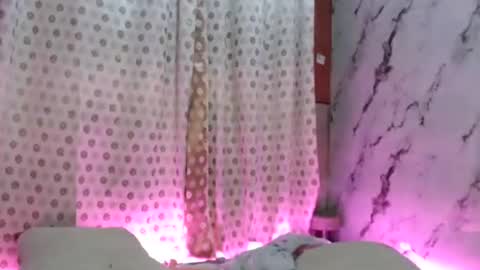 Snapshot of _mellyxxx chatting on July 5, 4:19 am Melly online show from July 5, 4:19 am