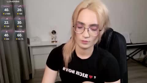 _meow_neko_ online show from February 23, 10:51 pm