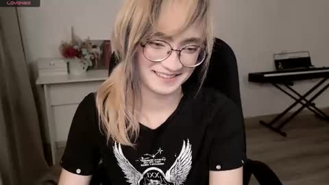 _meow_neko_ online show from July 25, 2:42 am