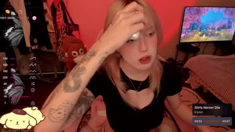 Snapshot of _meowmiko__ chatting on December 13, 5:43 pm miko3 online show from December 13, 5:43 pm