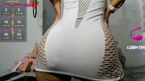 Snapshot of _mia_brunette_ chatting on January 9, 11:47 am MIA online show from January 9, 11:47 am