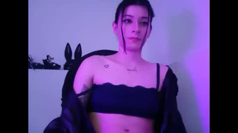 Mia-foster online show from February 26, 4:25 am