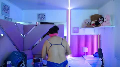 Snapshot of _miaaleon chatting on November 24, 12:49 pm Mia online show from November 24, 12:49 pm