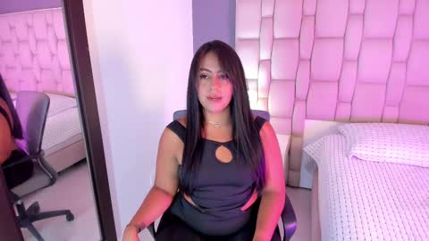 _miamiller_ online show from October 8, 8:17 pm