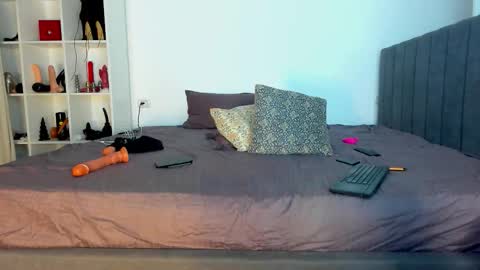 AstrideVonTeese online show from September 17, 4:52 pm