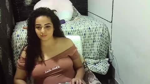 Snapshot of _milf_naughty chatting on October 8, 4:21 am _milf_naughty online show from October 8, 4:21 am