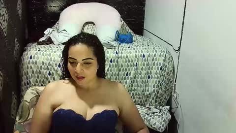 Snapshot of _milf_naughty chatting on October 11, 5:17 am _milf_naughty online show from October 11, 5:17 am
