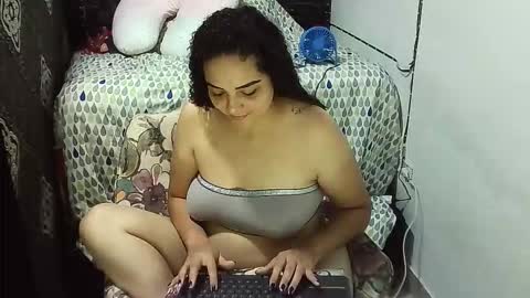 Snapshot of _milf_naughty chatting on October 17, 4:04 am _milf_naughty online show from October 17, 4:04 am