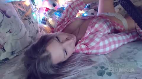 Snapshot of _mimmi chatting on February 4, 11:09 pm Can you guess online show from February 4, 11:09 pm