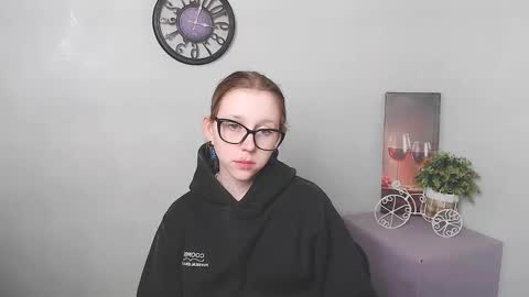 Snapshot of _miraterri_ chatting on February 18, 7:21 am Mira online show from February 18, 7:21 am