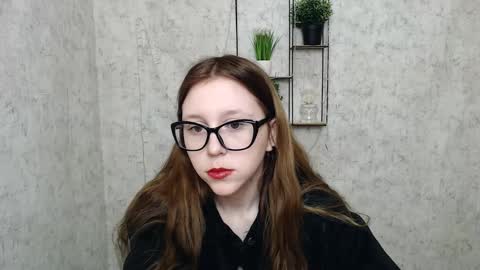 Snapshot of _miraterri_ chatting on March 9, 8:40 am Mira online show from March 9, 8:40 am