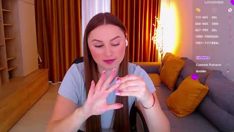 Mia online show from November 24, 10:48 am