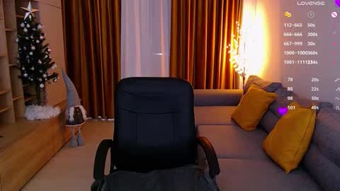 Mia online show from December 15, 9:57 am