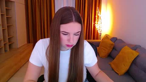 Mia online show from March 21, 8:30 am