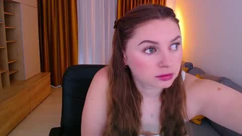Mia online show from May 10, 5:56 am