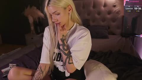 Snapshot of _miumiu_ chatting on February 20, 9:33 am Sasha online show from February 20, 9:33 am