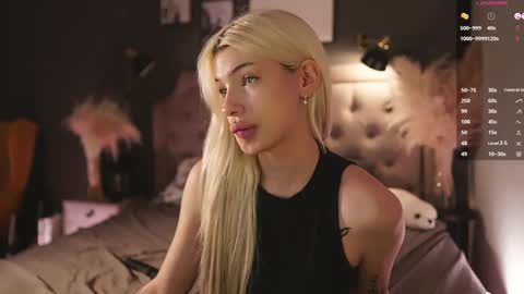 Snapshot of _miumiu_ chatting on February 22, 8:53 pm Sasha online show from February 22, 8:53 pm