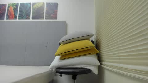 _molly_rosse_ online show from April 17, 11:46 am