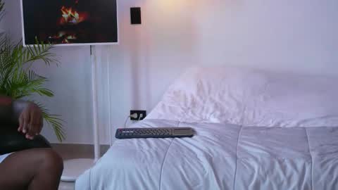 julietta and travis online show from February 4, 4:57 pm