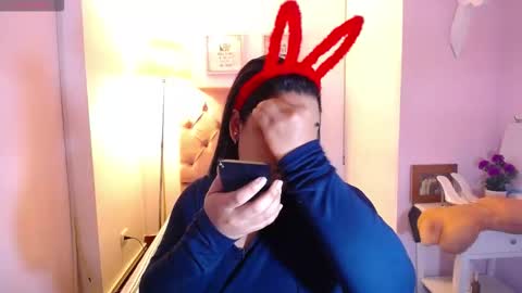 nahomi  online show from December 15, 9:08 pm