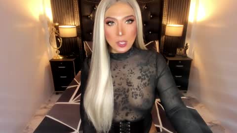 _natashacooper_ online show from April 23, 2:52 pm