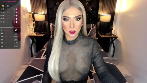_natashacooper_ online show from June 10, 11:20 am