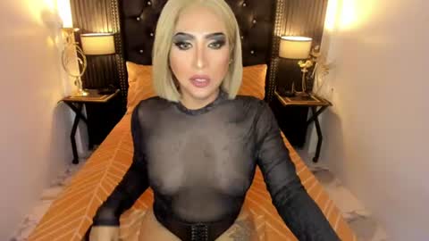 _natashacooper_ online show from June 17, 2:14 am