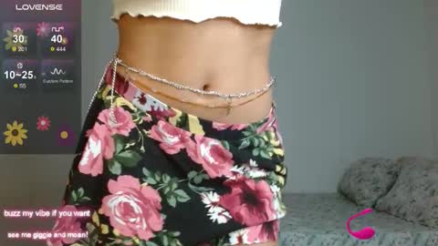 Snapshot of _nayade_ chatting on January 17, 1:32 am _nayade_ online show from January 17, 1:32 am