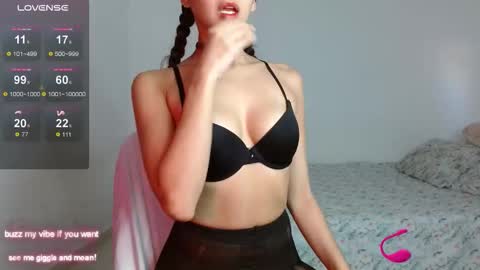 Snapshot of _nayade_ chatting on February 25, 10:08 pm _nayade_ online show from February 25, 10:08 pm