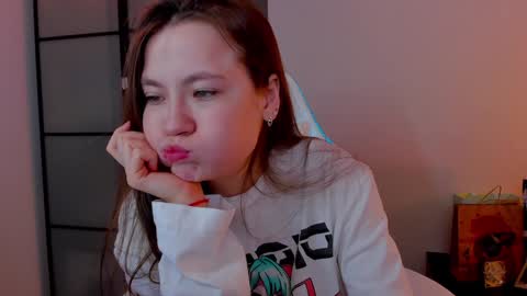 Snapshot of _nemalkovamia chatting on February 1, 4:14 am Mia with a big heart  online show from February 1, 4:14 am