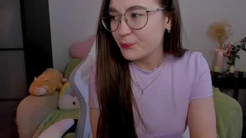 Snapshot of _nemalkovamia chatting on February 26, 6:15 am Mia with a big heart  online show from February 26, 6:15 am