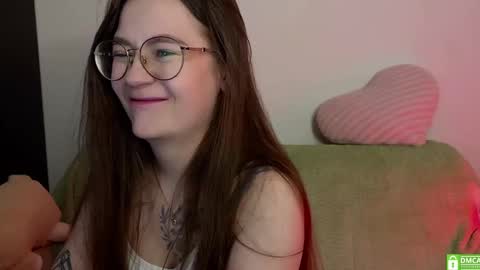 Snapshot of _nemalkovamia chatting on March 11, 3:16 am Mia with a big heart  online show from March 11, 3:16 am