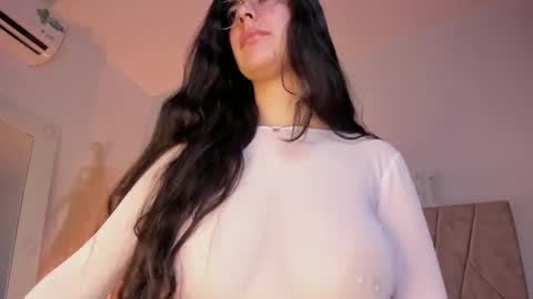 Niah  You can call me Ni or cutie haha online show from January 10, 11:39 pm