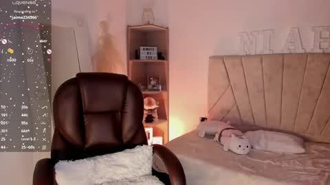 Niah  You can call me Ni or cutie haha online show from January 14, 9:09 pm