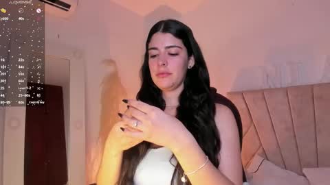 Niah  You can call me Ni or cutie haha online show from February 12, 9:01 pm