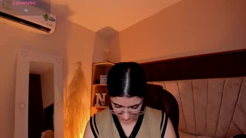 Niah  You can call me Ni or cutie haha online show from March 1, 9:06 pm