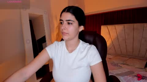 Niah  You can call me Ni or cutie haha online show from April 9, 8:47 pm