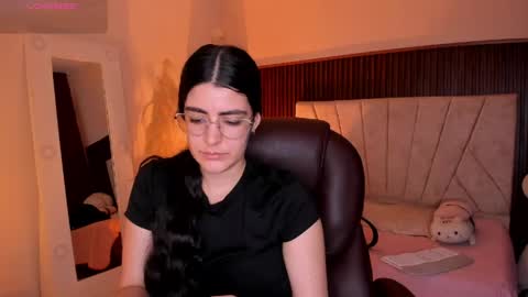 Niah  You can call me Ni or cutie haha online show from April 15, 9:26 pm