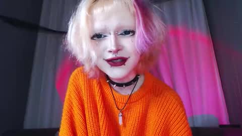 Nicole online show from December 1, 6:35 pm