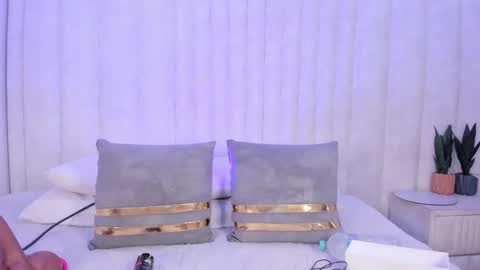 Niole online show from February 17, 3:36 am