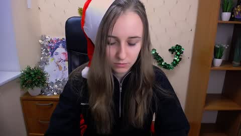 Snapshot of _nicole_new chatting on December 7, 12:24 pm Nica online show from December 7, 12:24 pm